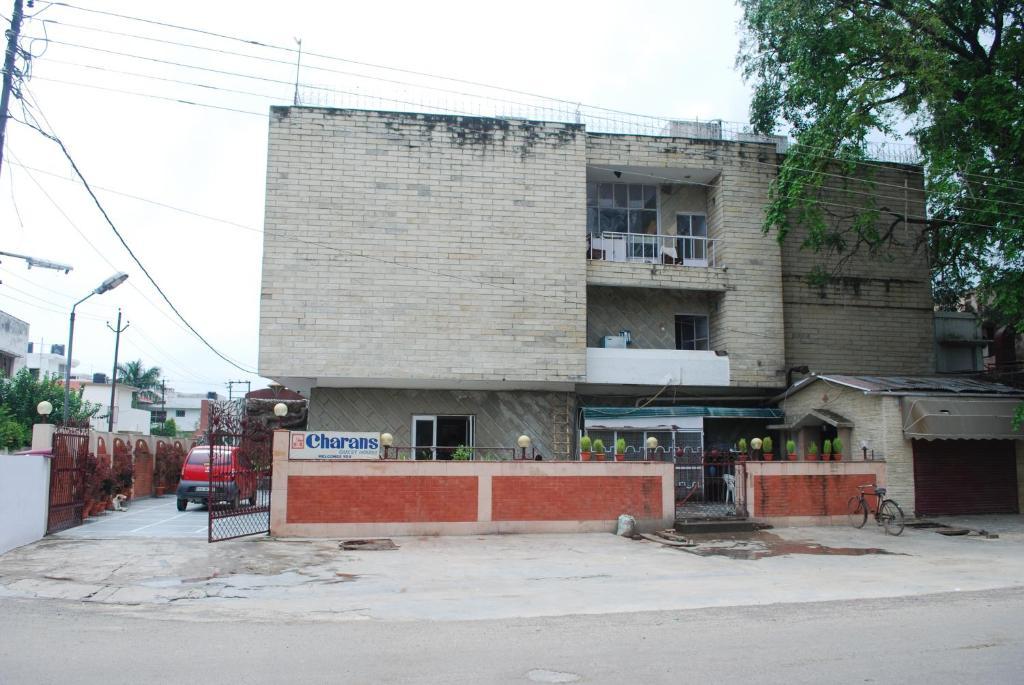Charans Guest House Лакнау Екстериор снимка