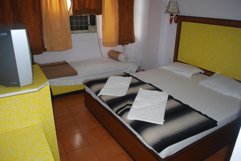 Charans Guest House Лакнау Стая снимка